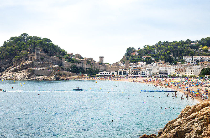 夏天在Tossa de Mar